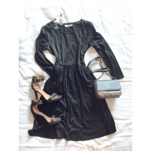 MissLook Dresses - Black long sleeve midi dress with pockets MissLook Dresses - Black long sleeve midi dress with pockets